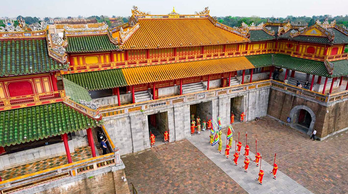 Vietnam Wonders: A Complete Adventure 17-Day